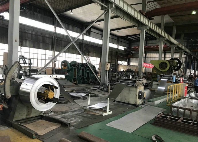 900卷料自動偏擺送料機(jī)視頻