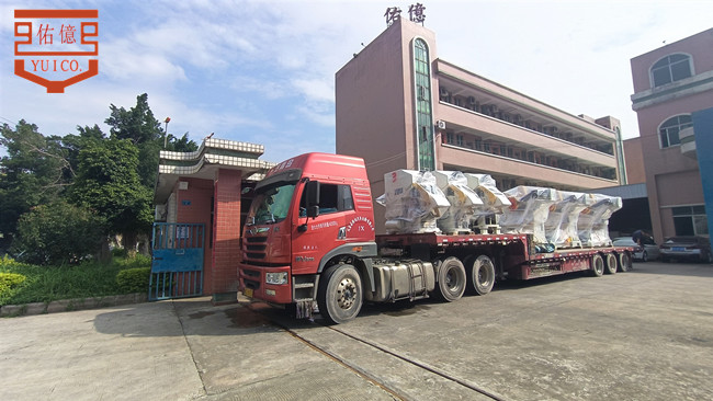 三套三合一開(kāi)卷整平送料機(jī)有序裝車(chē)出貨上海